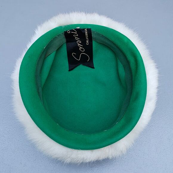 VTG White Rabbit Fur Hat Sonni California Green Velvet Fascinator Elegant 60s - Picture 9 of 10